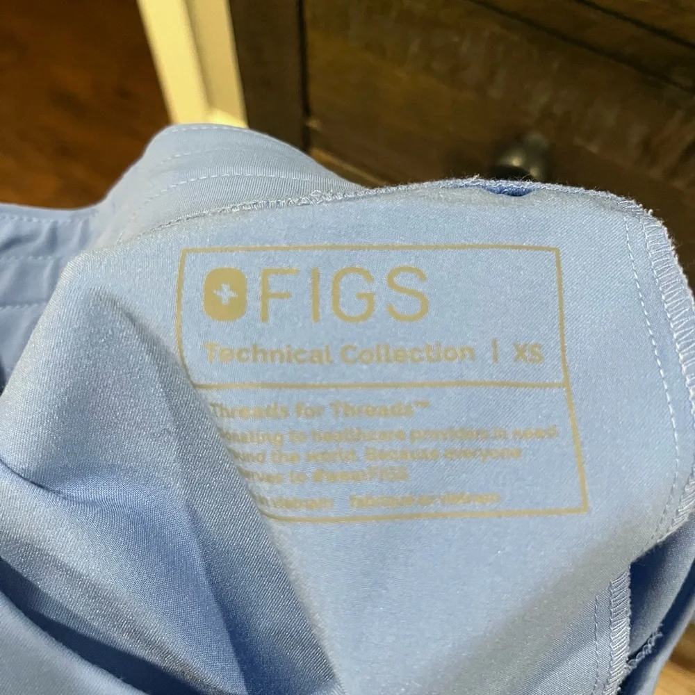 FIGS Light Blue Scrub Set - XS Top & Drawstring Kade Pants - Picture 3 of 3